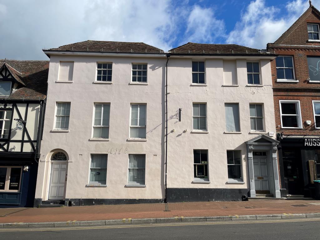 Lot: 30 - DOUBLE FRONTED TOWN CENTRE PROPERTY WITH POTENTIAL - Double fronted town centre property